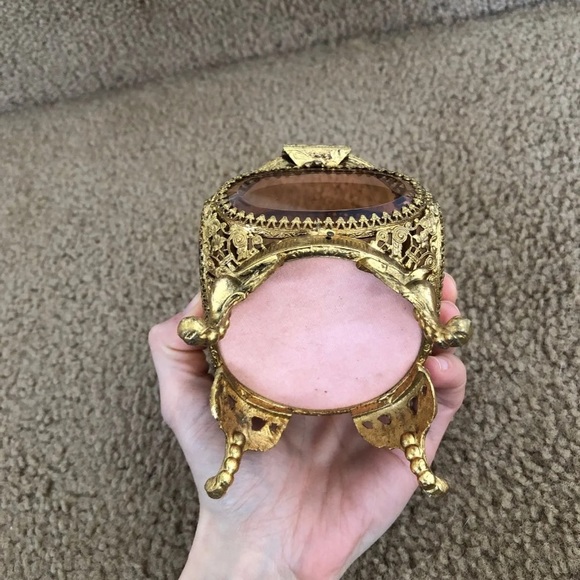 Vintage filigree ormolu vanity box - Picture 6 of 7